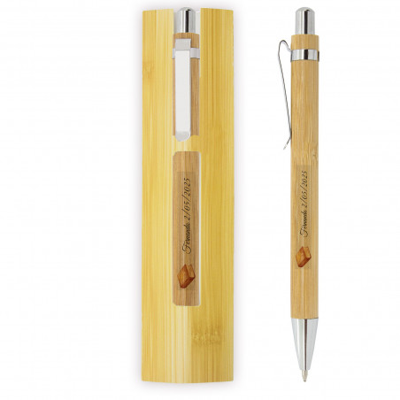 Caneta de Bambu Personalizada com Adesivo Transparente: Um Detalhe Sustentável e Elegante para Comunhões