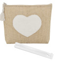 Necessaire de juta com coração e pai pai branco ideal para detalhes de convidadas