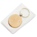 Chaveiro de madeira com adesivo de comunhão menina em bolsa kraft rosa personalizada para lembrancinhas de primeira comunhão