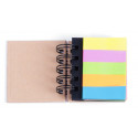 Caderno com post-its adesivos coloridos