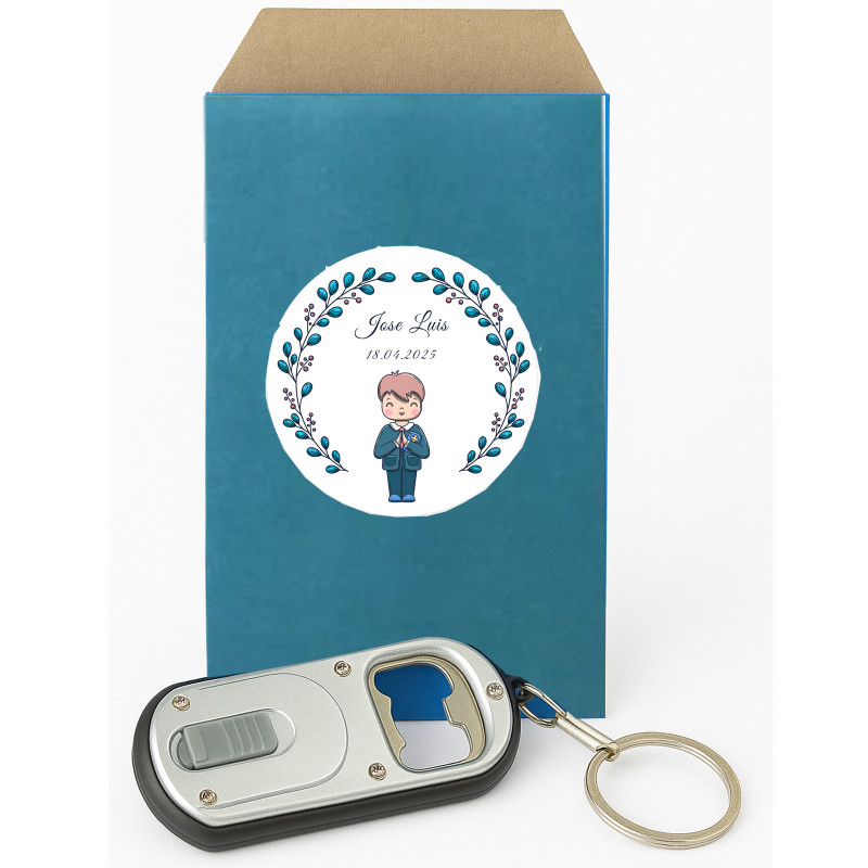 Chaveiro detalhes de comunhão com abridor e luz personalizado em envelope kraft e adesivo de comunhão