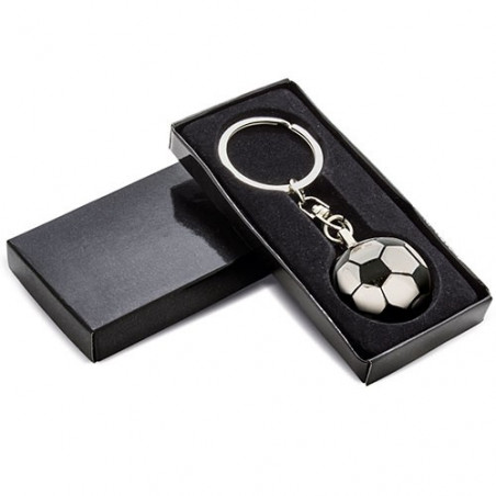 Chaveiro em forma de bola de futebol apresentado em envelope verde e adesivo com texto