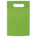 Chaveiro e adesivos de futebol em bolsa verde personalizada com adesivo de comunhão menino