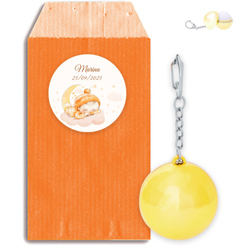 Bálsamo labial chaveiro em envelope kraft com adesivo bebê dormindo personalizável para detalhes de batizado