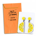 Brincos em forma de limão em envelope laranja com mensagem de agradecimento para lembrança