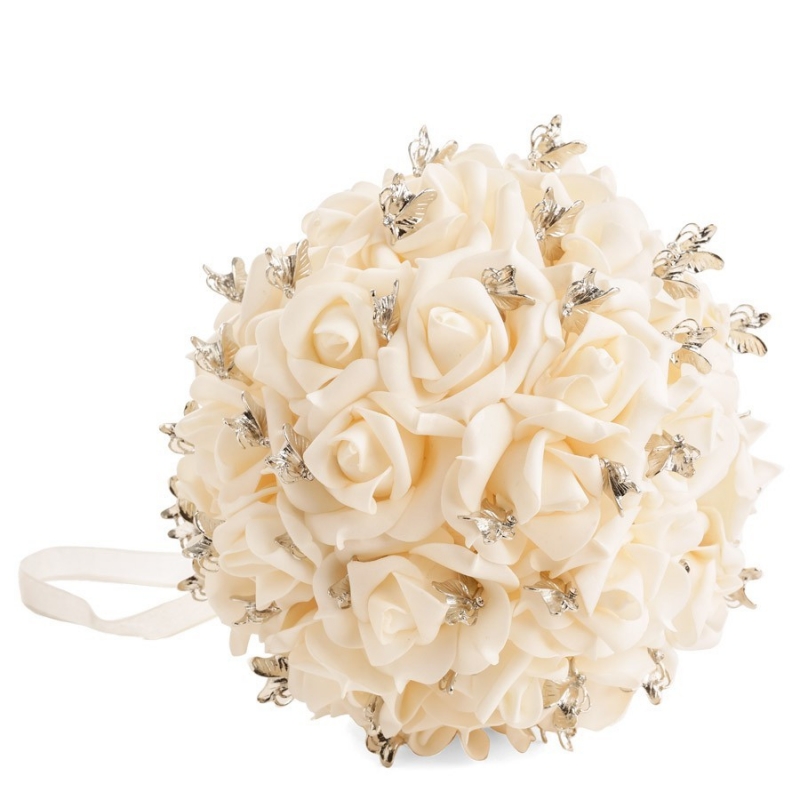 Buquê e broches para detalhes dos convidados do casamento
