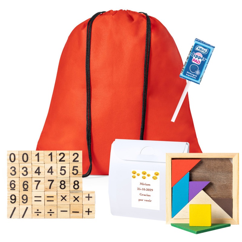 Mochila emojis com presentes de madeira e guloseimas