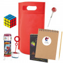 Caderno do Spiderman, pompa de sabão e cubo mágico