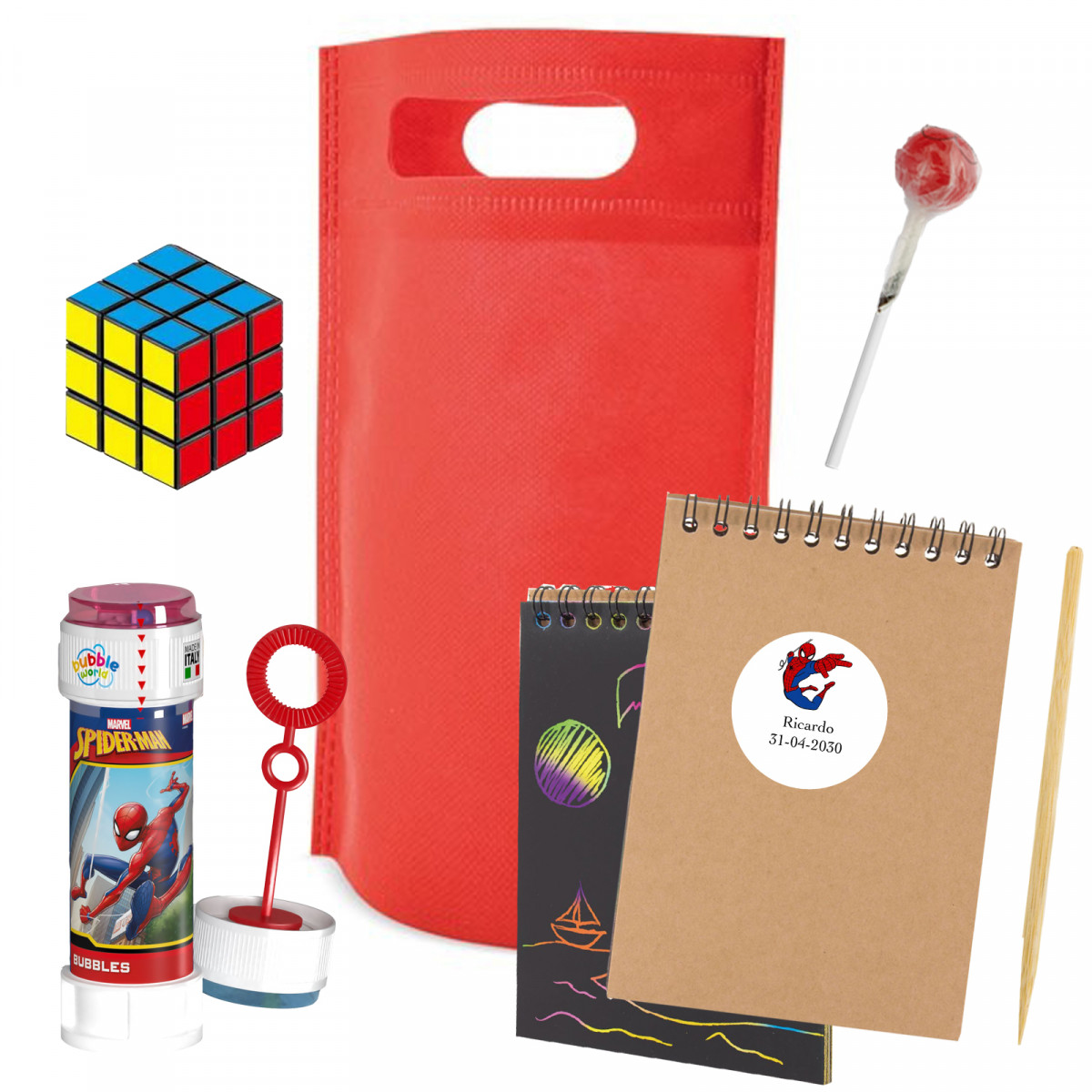 Caderno do Spiderman, pompa de sabão e cubo mágico