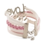 Multi pulseiras Love em tons de rosa e branco Um detalhe romântico e elegante