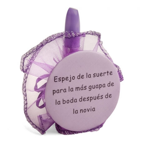 Espelho detalhes de casamento com frase e caneta batom em bolsa de organza