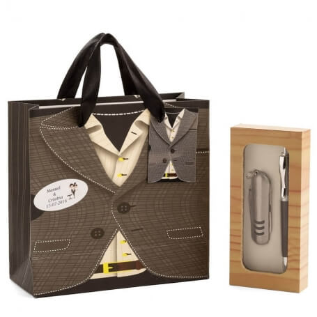 Canivete e caneta para casamento apresentados em caixa e bolsa personalizada