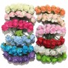 Flores de papel para decorar presentes e broches para decorar detalhes do casamento